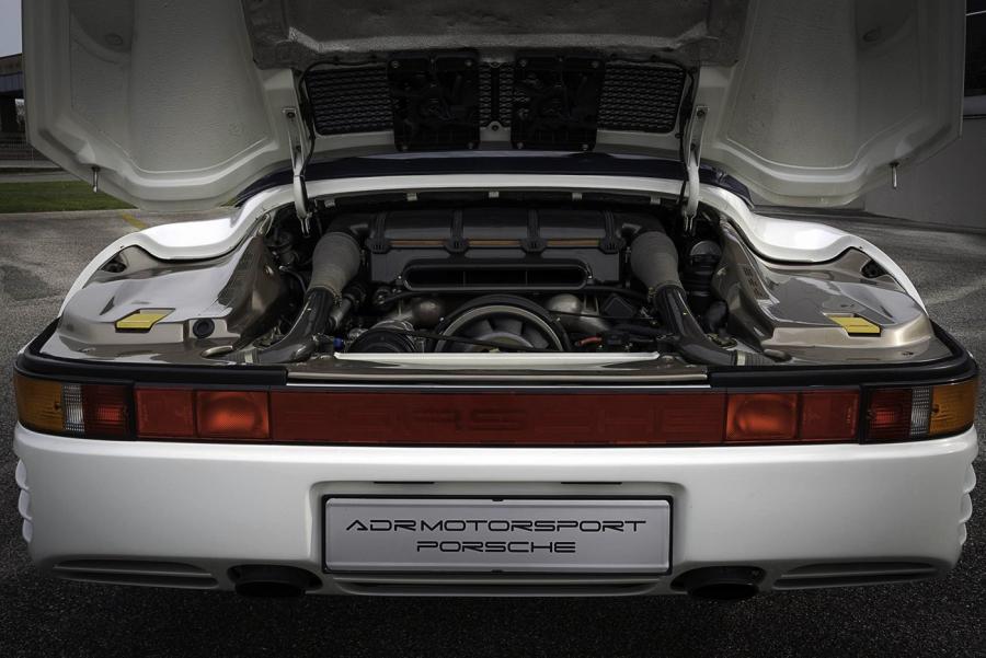 Моторный отсек Porsche 959 Cabriolet von Auto Bekker 1999 года  (фото 22 из 33)